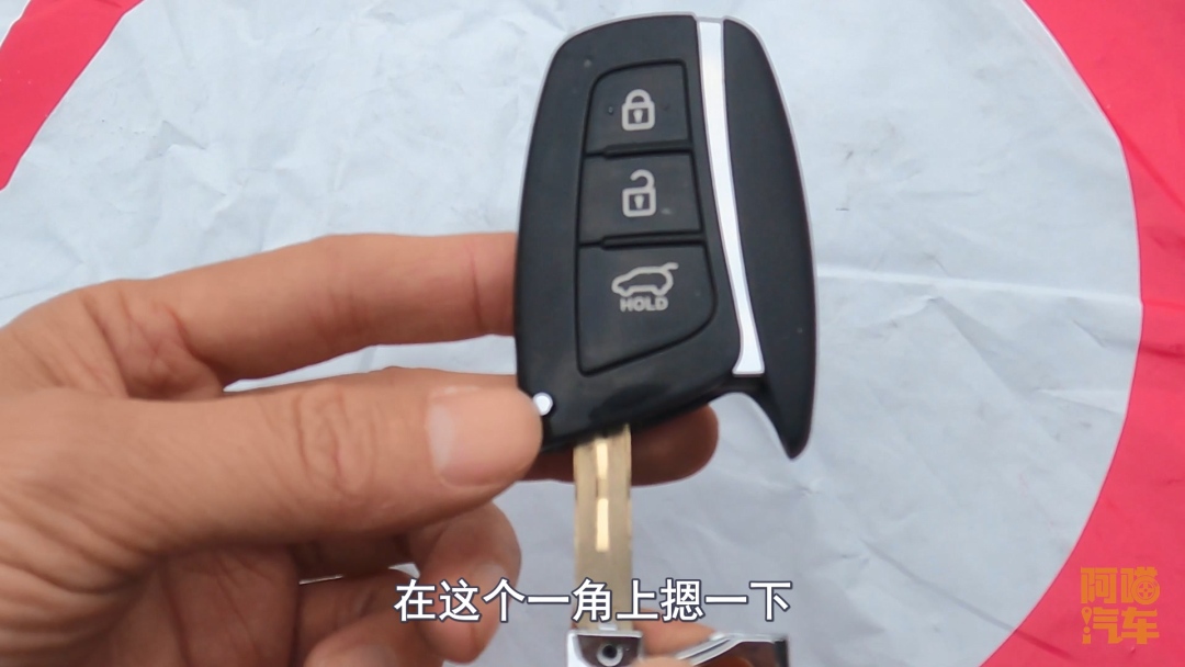 车钥匙没电了花五块钱就能解决,车钥匙没电用这个方法不花1分钱