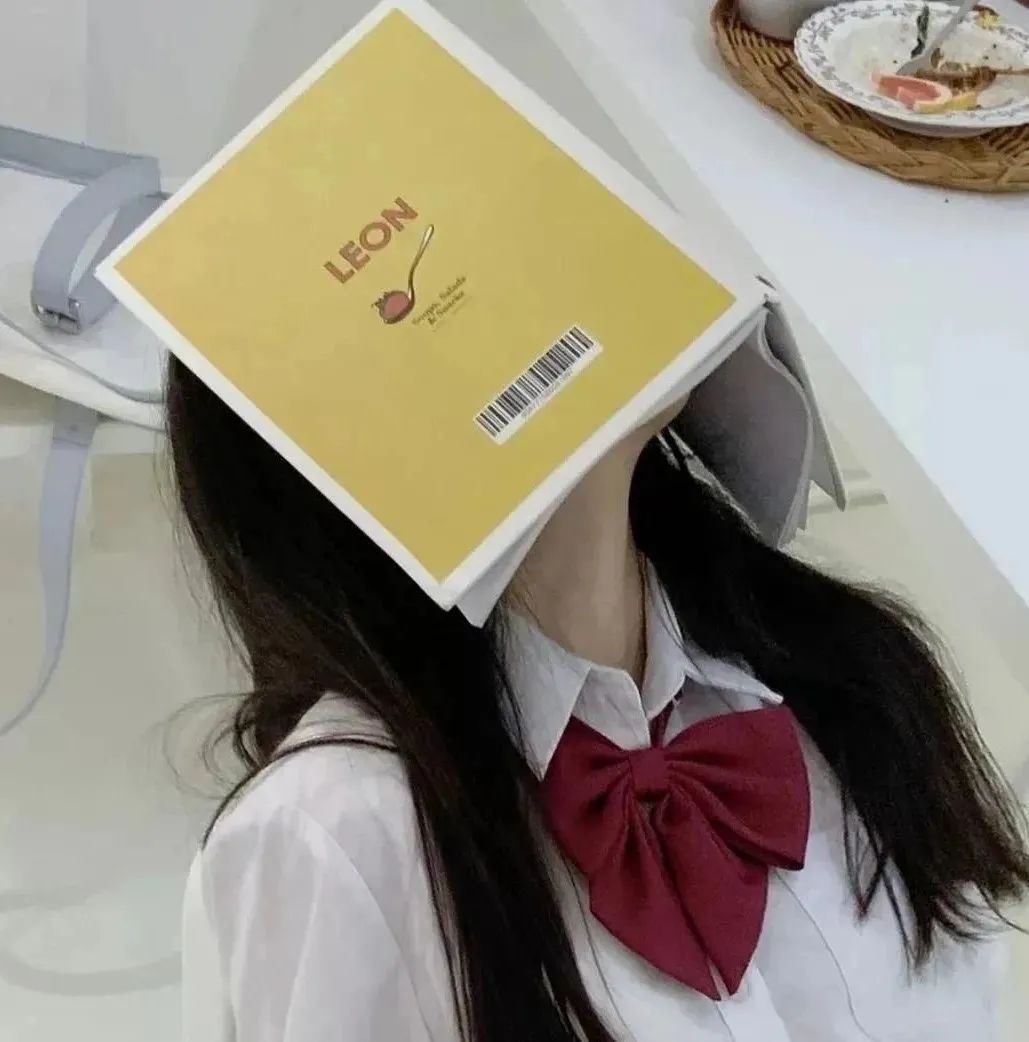 超好看的闺蜜头像一人一半真人,超好看的闺蜜头像动漫