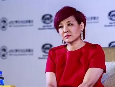 涂唐嫣口红调侃陈宝国，从央视名嘴到卖惨主播，李静如何走到这步