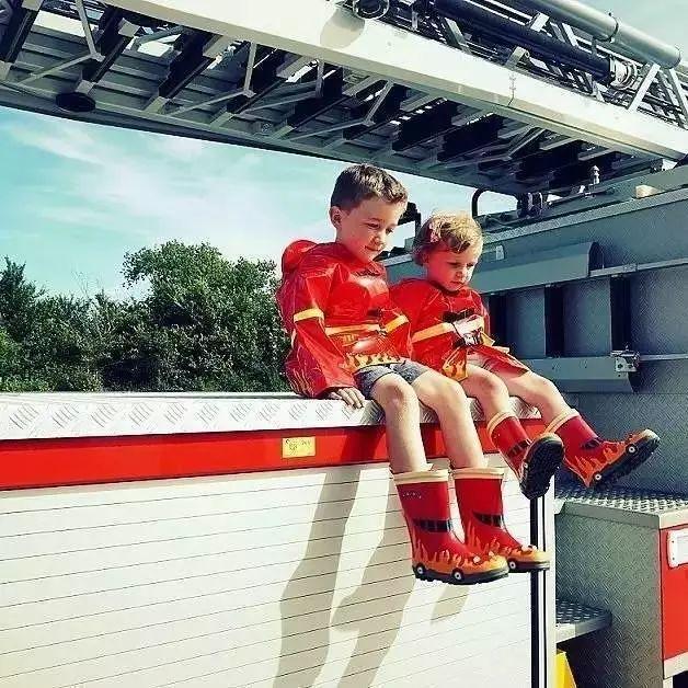 答应我，就算*裤内**晒不干，雨季也不能瞎穿！