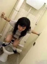 国外马桶为什么不是那么脏,马桶会溅水为什么外国人还用