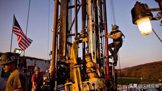 阿曼“落井下石”油价跳水，俄罗斯闷声发财，美国下场惨