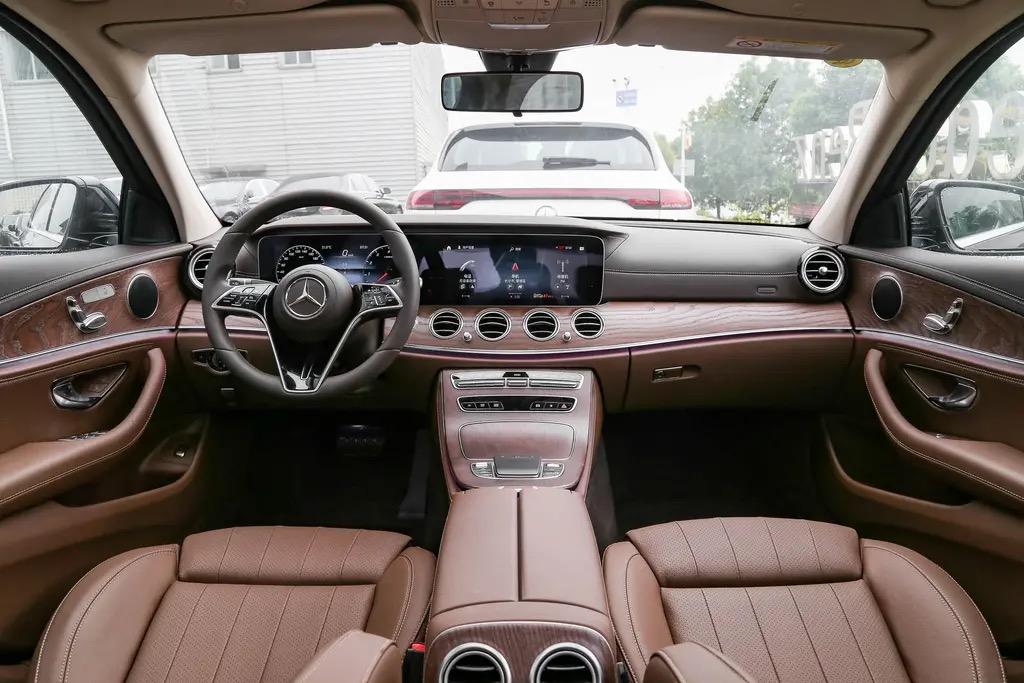 奔驰E级到底有多火？月销超过2万辆，足以说明一切