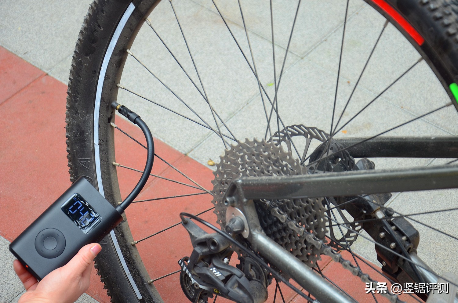 小米70迈胎压监测仪,小米充气宝测胎压