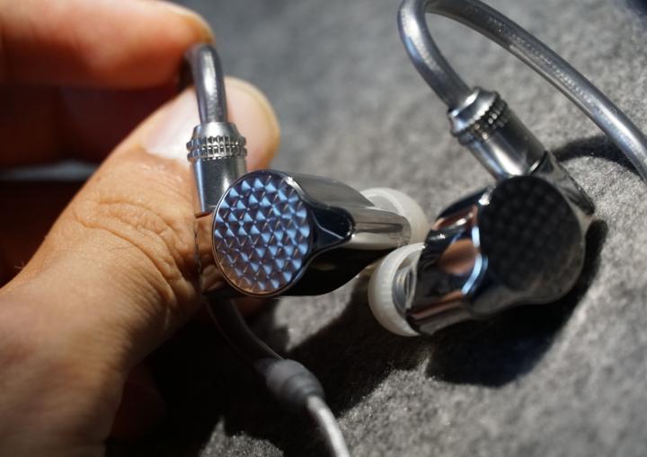 一万块的音响怎么样,同价位华为苹果耳机对比