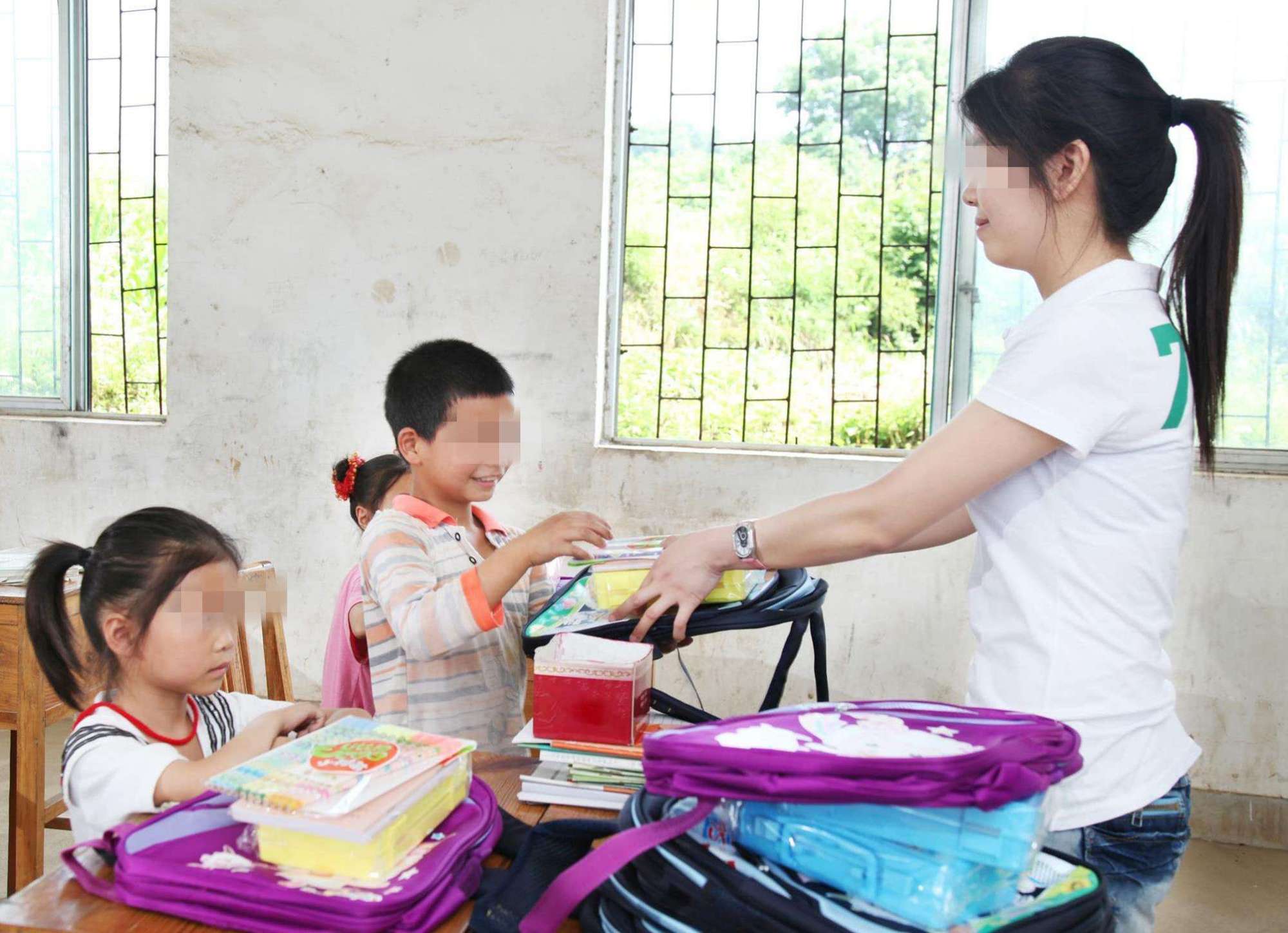 孩子在学校被嘲笑怎么给老师说,孩子在学校被取笑该怎么回击