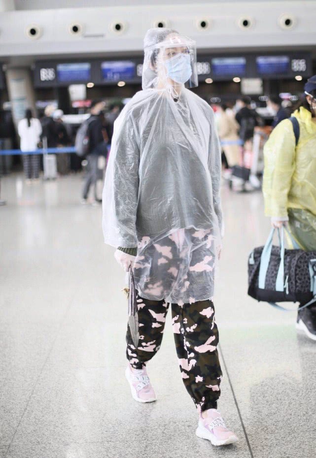 气质路线韩雪机场红配绿，这次女神的穿搭，你给几分