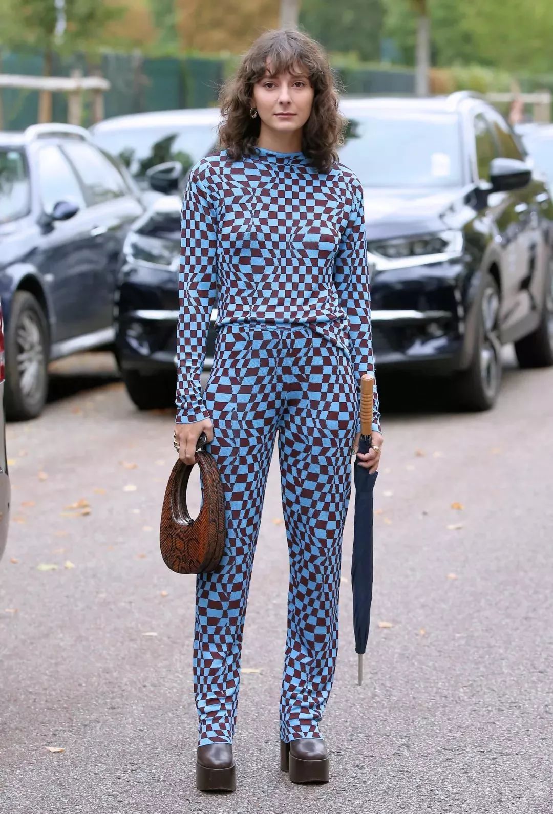 一双靴子竟然可以这么百搭,一双靴子有1kg吗