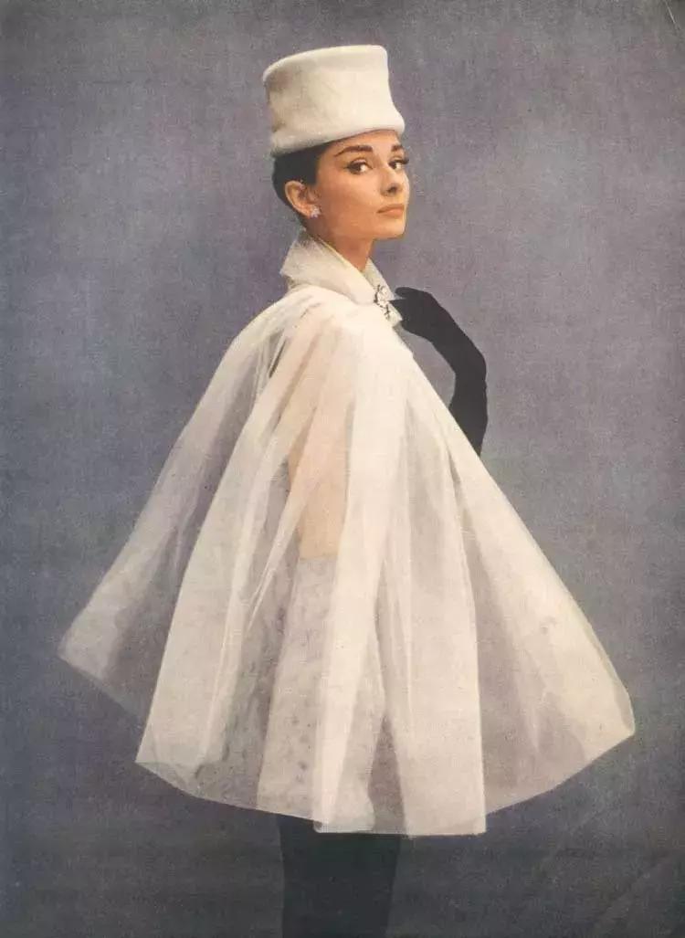 从全世界最会戴帽子的女人身上,学习一点「帽子戏法」