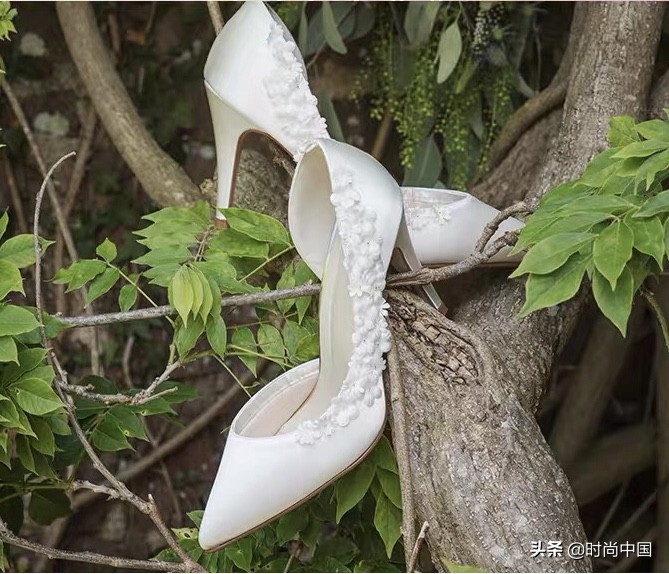 太好看了吧！！！小编精选5款天仙婚鞋，Angelababy、刘诗诗都爱它！