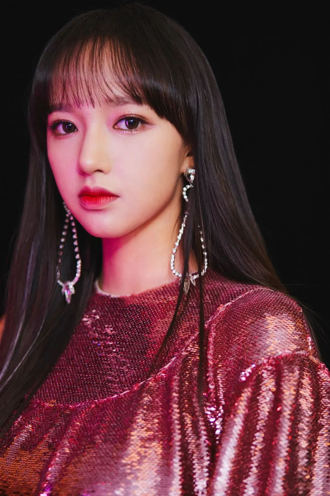 IU未P图遭狂嘲，Lisa素颜被骂“东南亚丑女”：离开滤镜脸崩了？