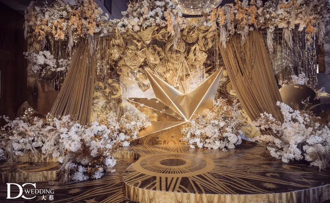 香槟金宫廷婚礼布置现场,香槟色中式婚礼震撼现场