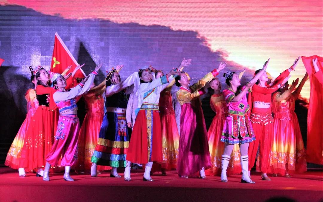 大唐阜新煤制天然气“奋进新时代砥砺再出发”——公司携手新邱区、工程公司举办迎国庆文艺汇演