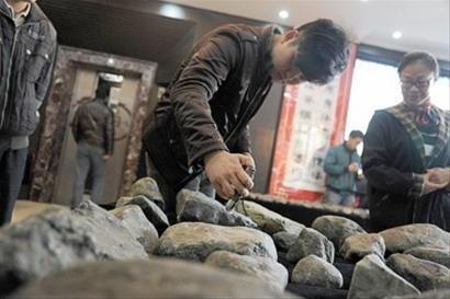 赌石倾家荡产家破人亡,赌石一刀穷一刀富结局