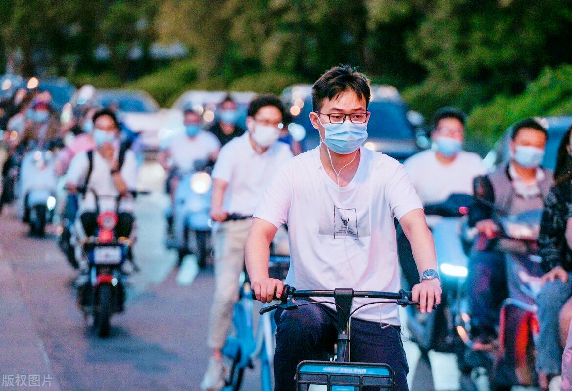 电动车新电池天天充能损坏电池吗,电动汽车天天充电对电池有影响吗