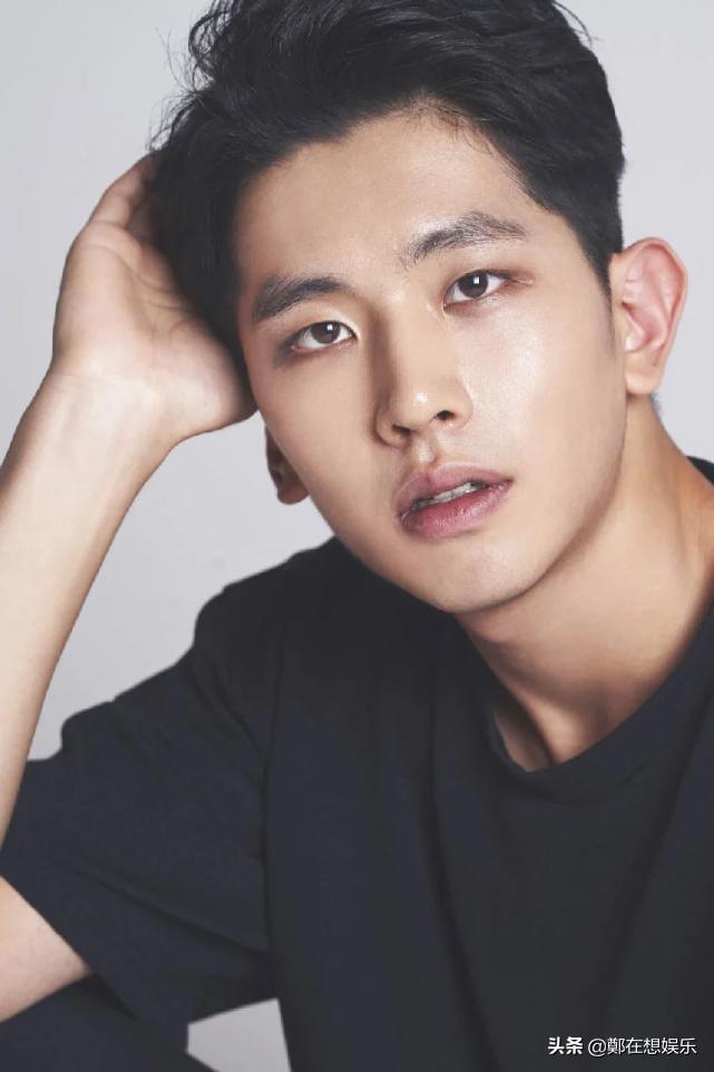 李钟硕男演员,李钟硕服役的部队