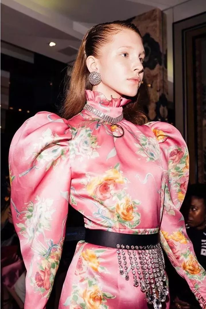 明星同款耳夹无耳洞,没有耳洞的明星是怎么戴耳环的