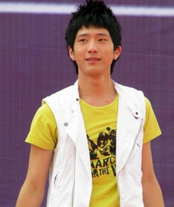 井柏然全靠奶奶捡破烂,井柏然被奶奶捡垃圾养大