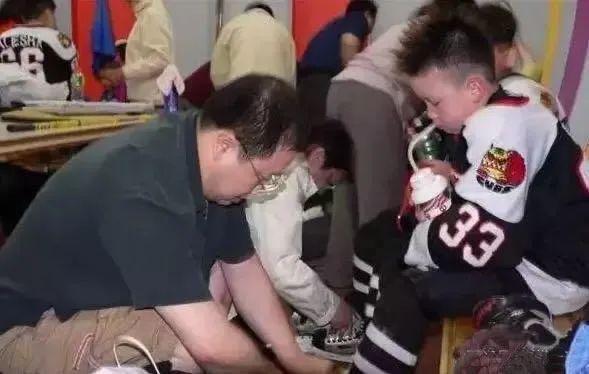 2010年宋丹丹前夫“人肉”背63万美金赴美，为何惹洗钱官司？