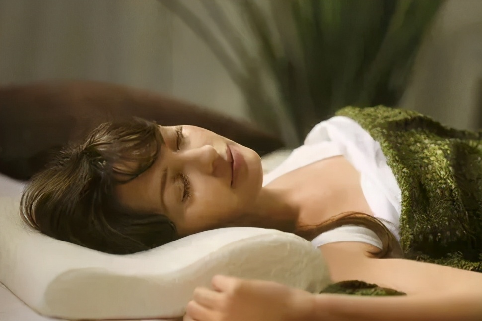 22岁女孩,突然昏迷,抢救3小时,得知原因,闺蜜怒骂其男友