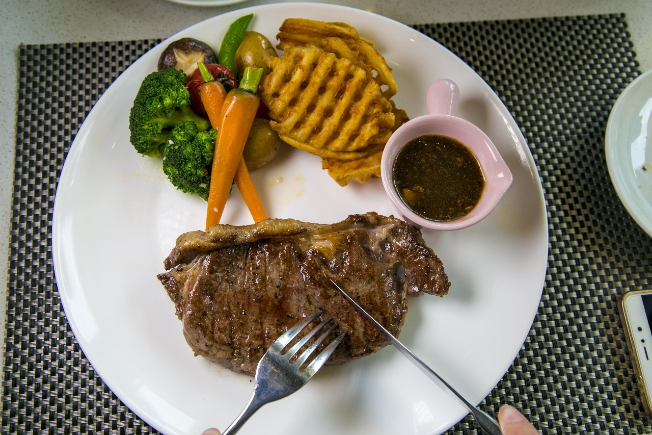 西餐的认识和西餐礼仪,西餐礼仪西餐就餐过程中全套培训