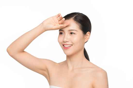 涂隔离霜如何让皮肤看起来不容易,每天用隔离霜皮肤真的会好吗