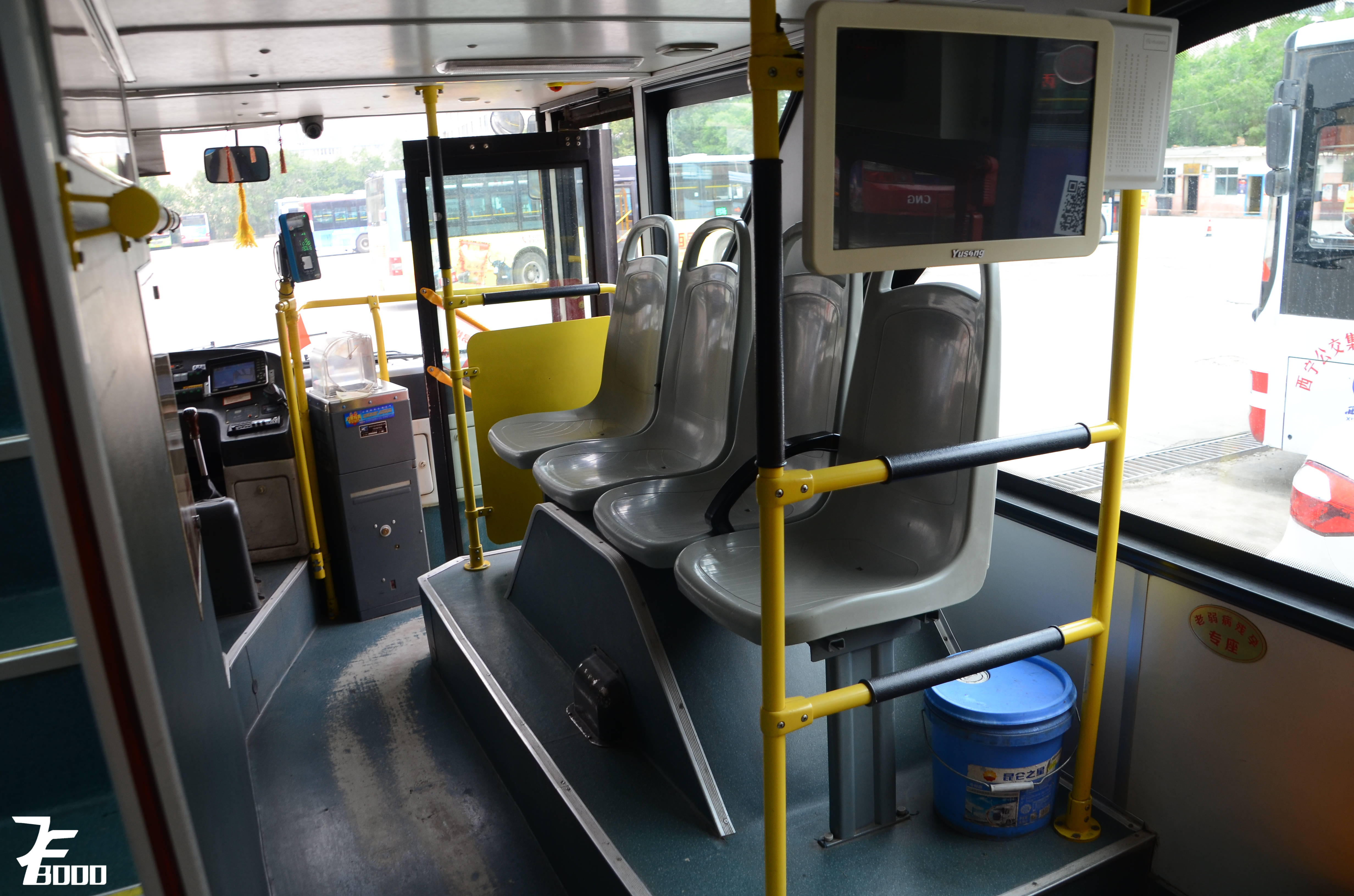 机房的渣评21西宁公交亚星JS6111SHCJ