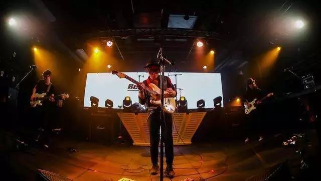 文艺青年怎么赚钱的,文艺青年挣不了大钱