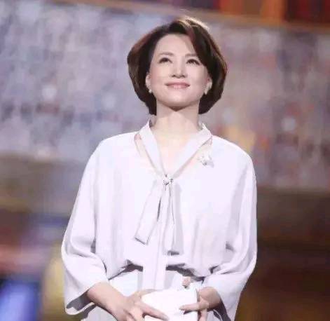 央视最美的女主持人李红,央视年轻女主持90后