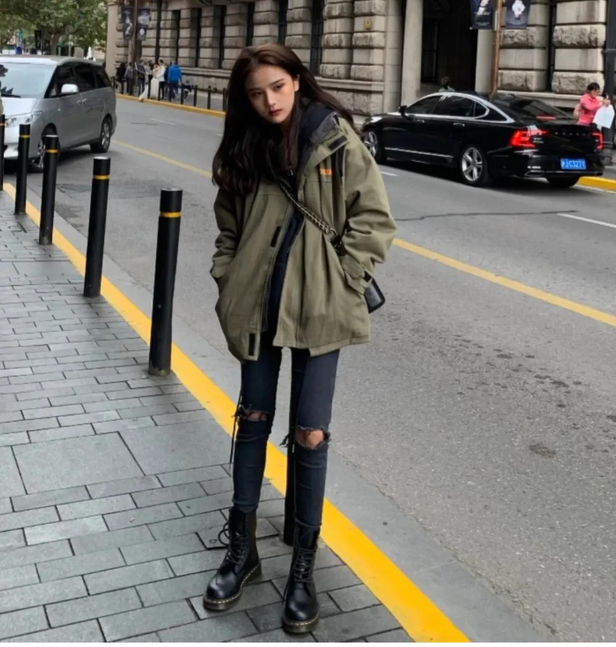 最流行的牛仔裤新穿法,穿牛仔裤不拉拉链是什么风格