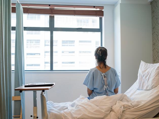 引道流血2年，出血量较大有血块，超过平时月经量2倍，这是啥病？