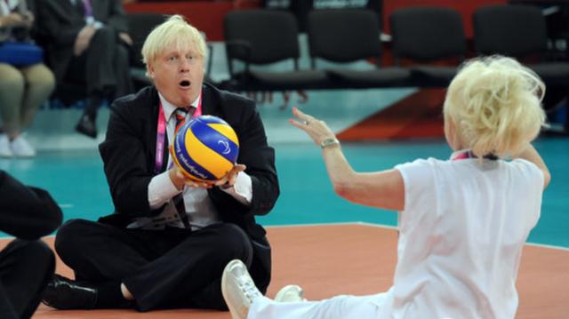 c罗来中国看见斯科拉里,c罗来中国和球迷互动