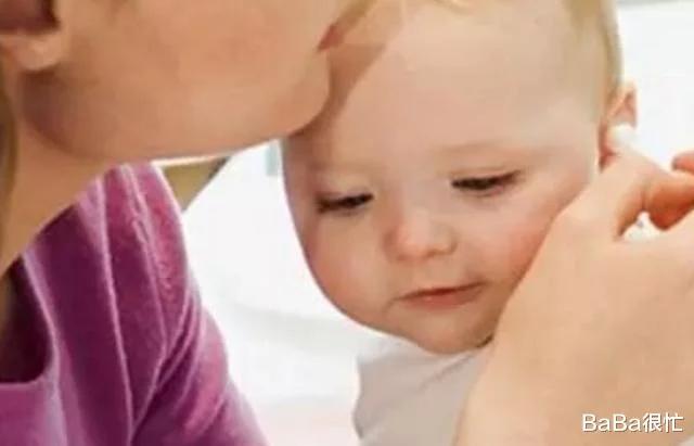 为什么有些新生儿耳朵大有些小,为什么新生儿耳朵旁边有小肉疙瘩
