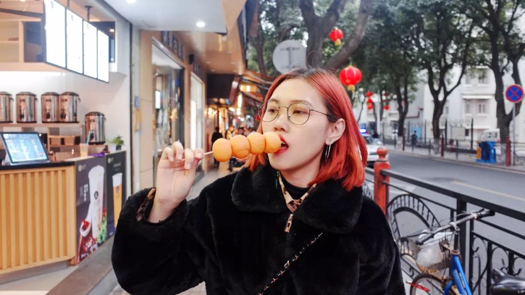 台湾胖子老板开的8㎡小店，专卖会膨胀的QQ球，嘴小的别来！