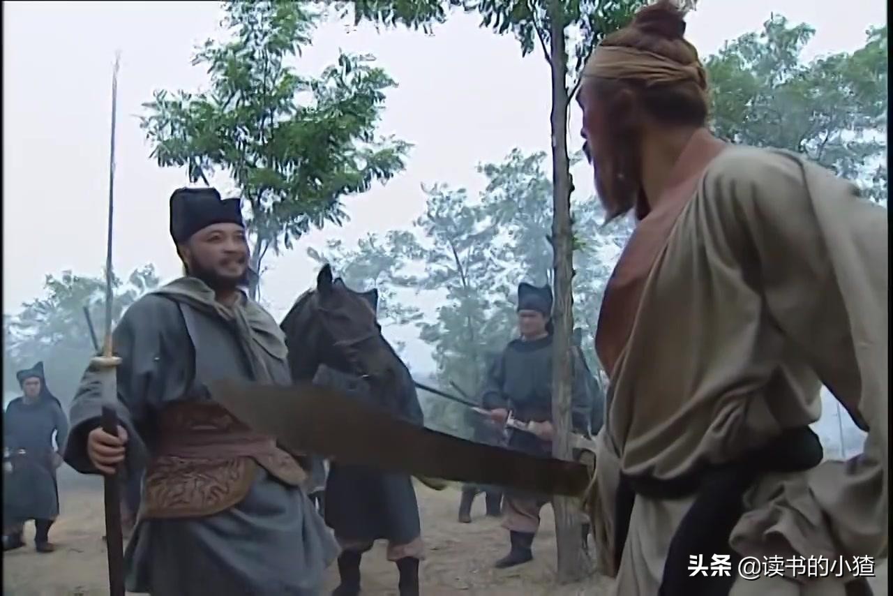 都是用朴刀的好手，雷横真的斗不过刘唐吗？无非是吴用的马屁