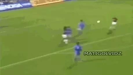 足球史上最全能支点中锋!他可以在中锋、前腰和边锋之间无缝衔接!