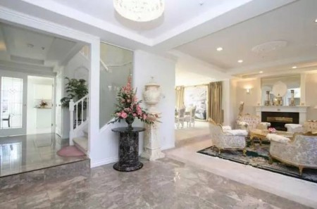 中国留学生1.5亿购买加拿大温哥华的豪宅没想到两年亏了800万！