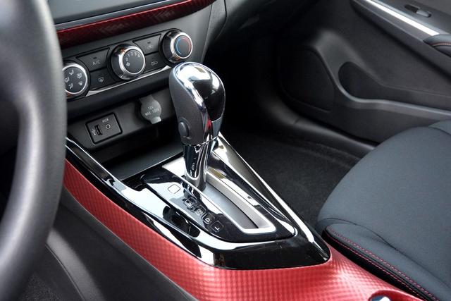 2017款蓝鸟最全解析,悬浮式车顶前卫