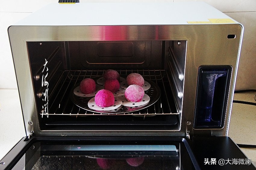 早餐低脂牛奶和全麦馒头,无麸质小米面粉馒头