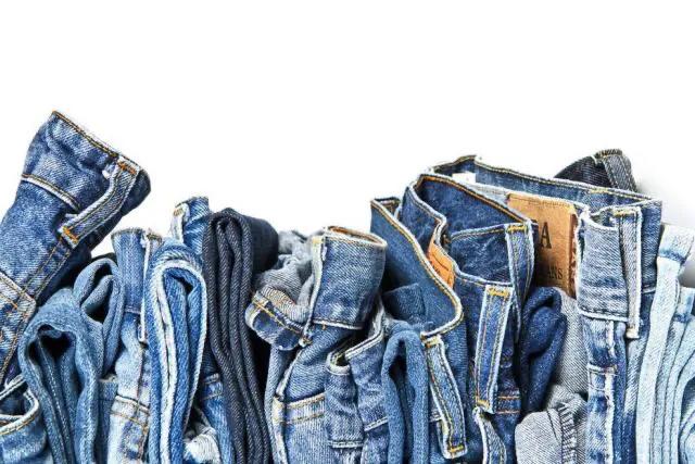 新牛仔裤防褪色的方法,一招拯救你褪色的牛仔裤