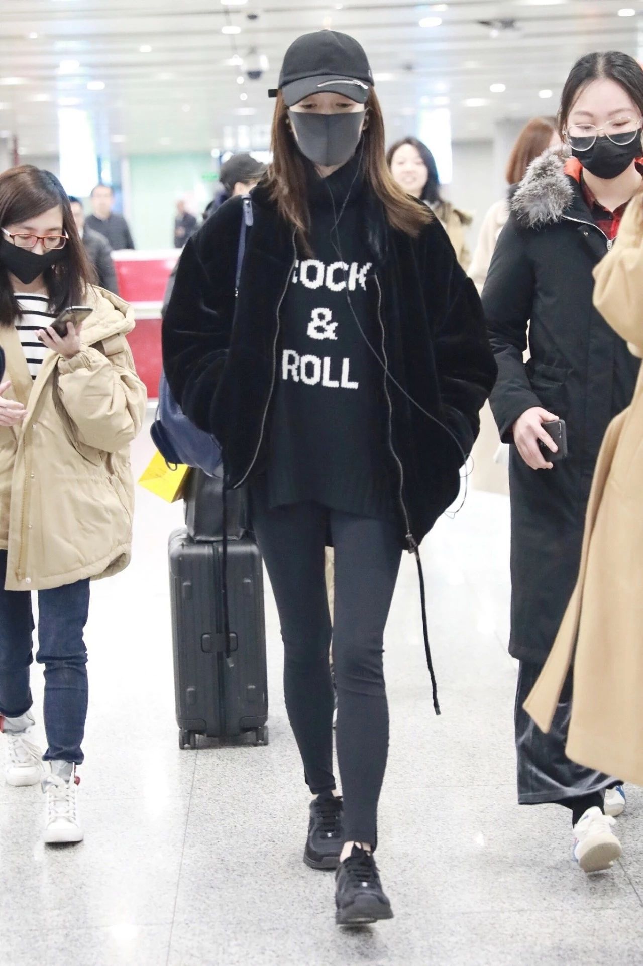 150斤面包服显瘦,面包服加直筒裤