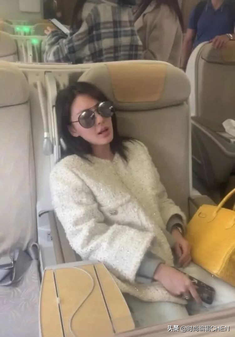 张雨绮戴墨镜穿风衣,张雨绮素颜照睡袍出镜十分美丽