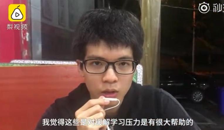 学习压力太大，13岁女孩头发*光脱**：父母应该怎么帮孩子减压？