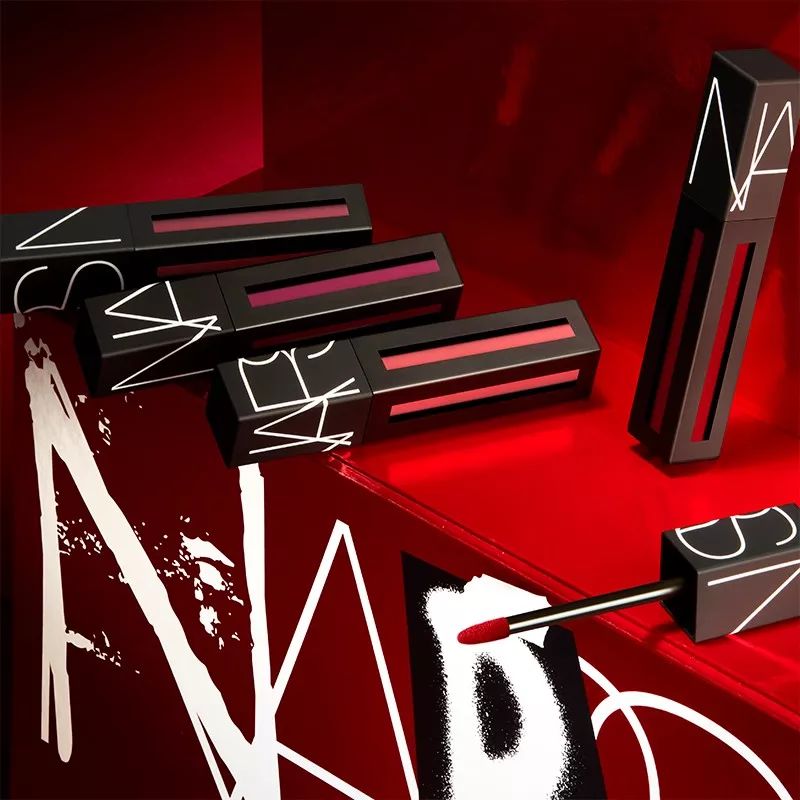 比起花和巧克力，女生更想在朋友圈秀晒炫这些情人节美妆礼盒