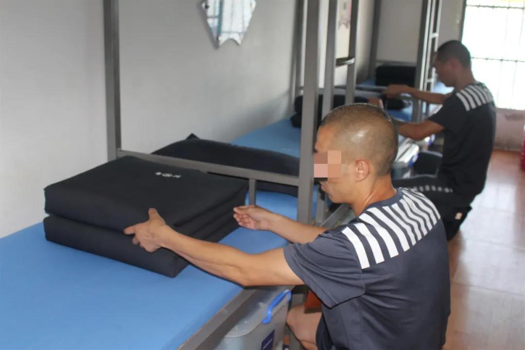 监狱里坐牢的真实感觉,监狱坐牢真实生活