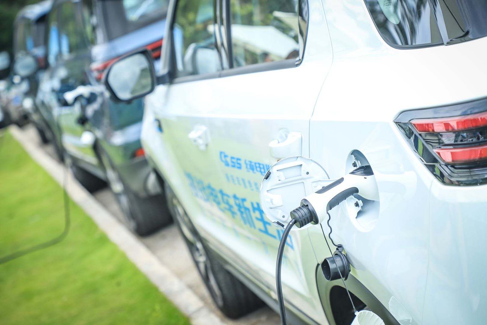 cs55纯电版车评,cs55新能源跑高速续航