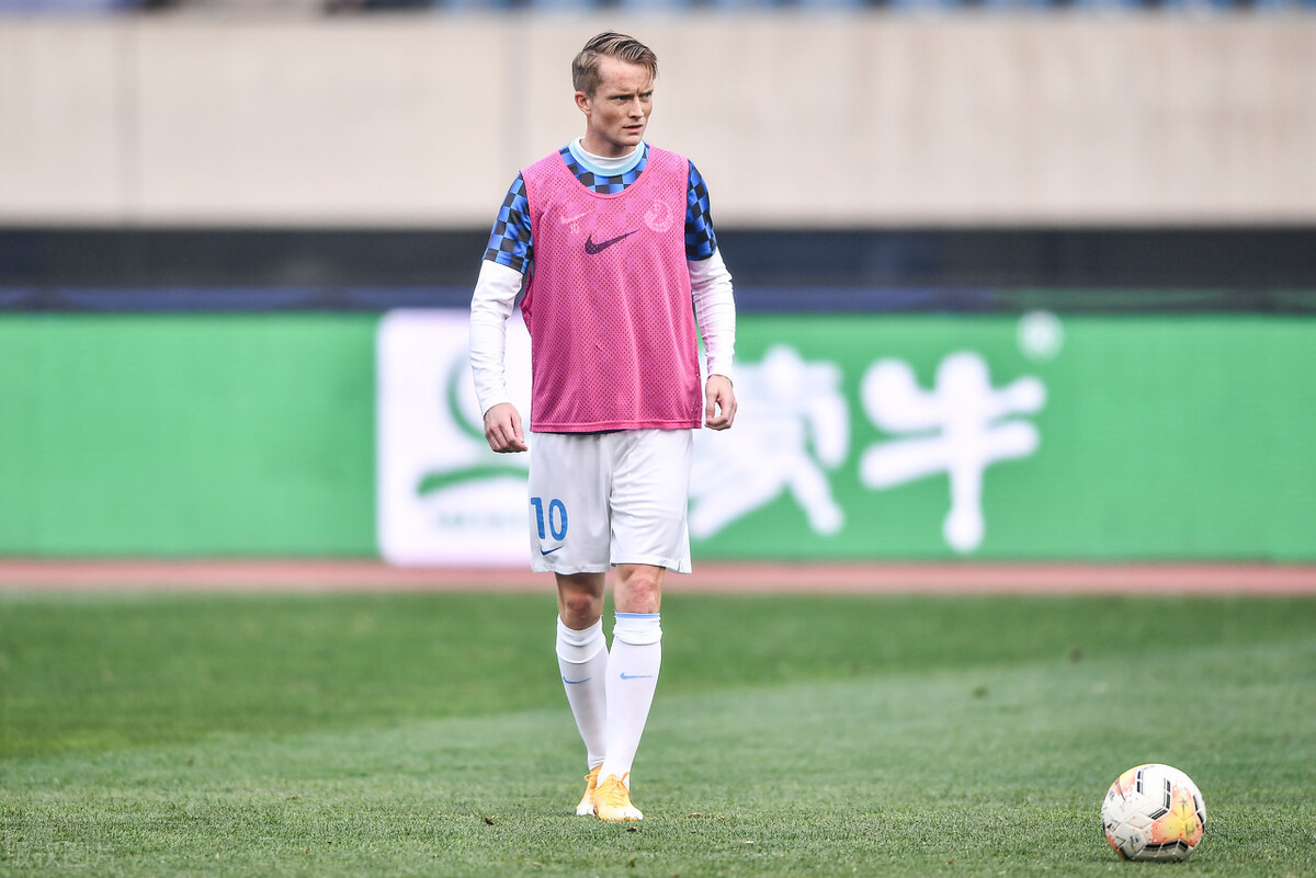 大连人外援拉尔森希望重返老东家！河南嵩山龙门发布公告