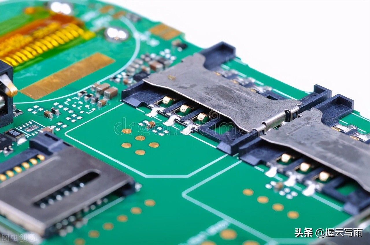 见证手机内存卡从辉煌到消失，为什么一夜之间手机内存卡下岗啦？