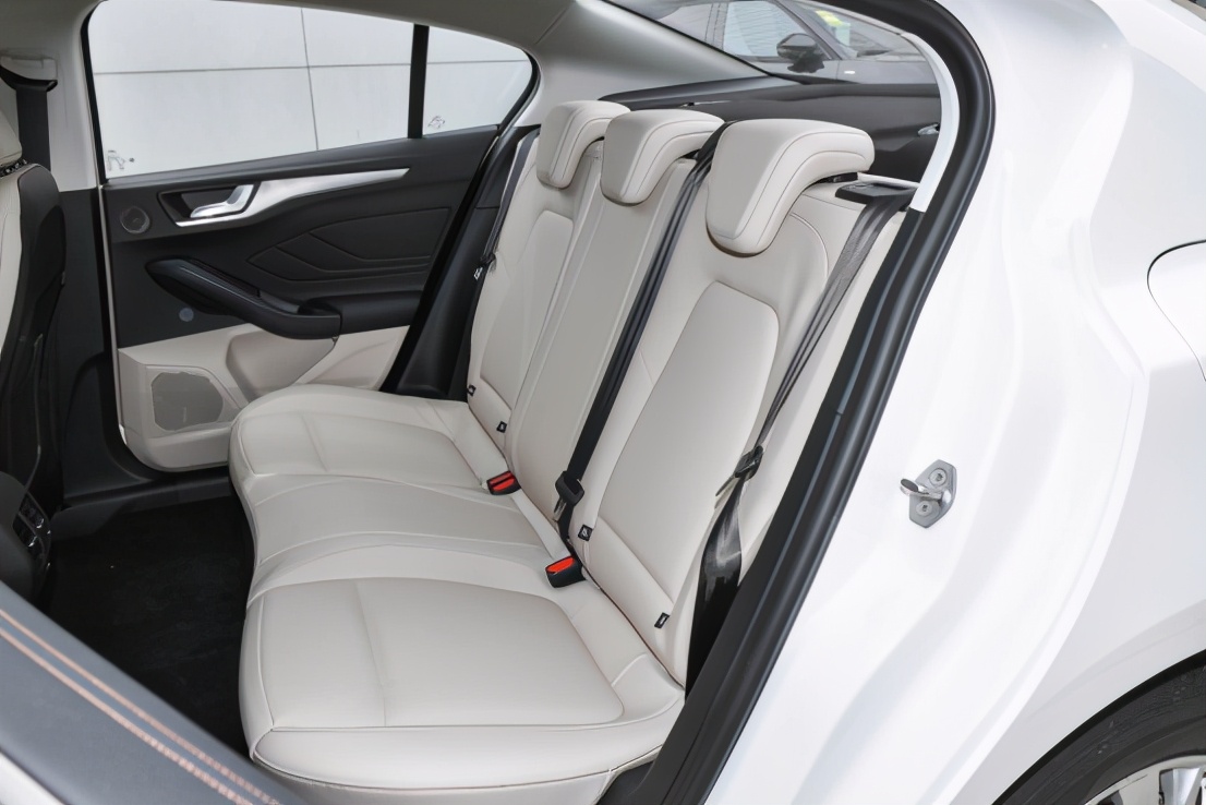 10多万带有bo音响的车,轩逸和福克斯哪个更值得入手