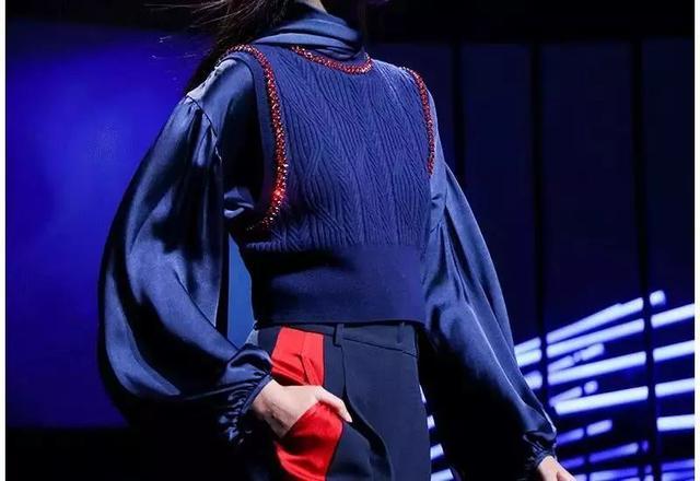 ep雅莹走秀2019,ep雅莹黑裙子